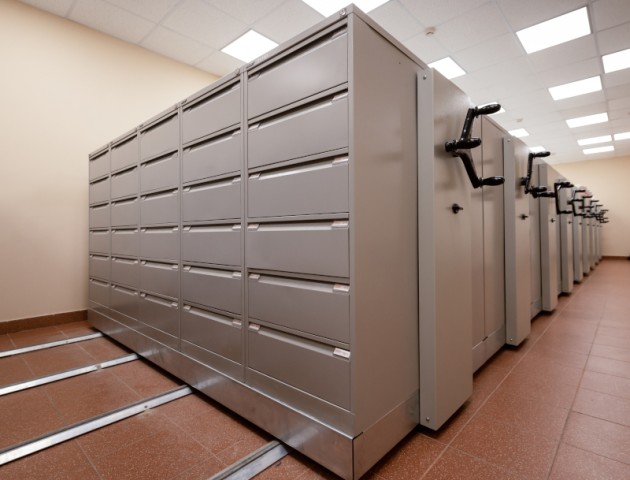 Мобильные стеллажи с ящиками