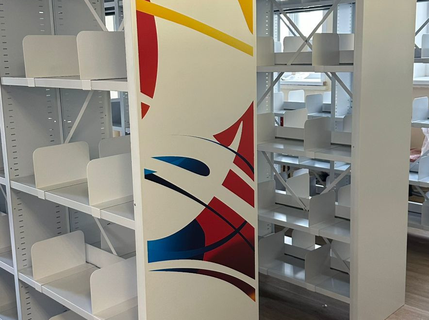 стеллажи для библиотеки брендированные